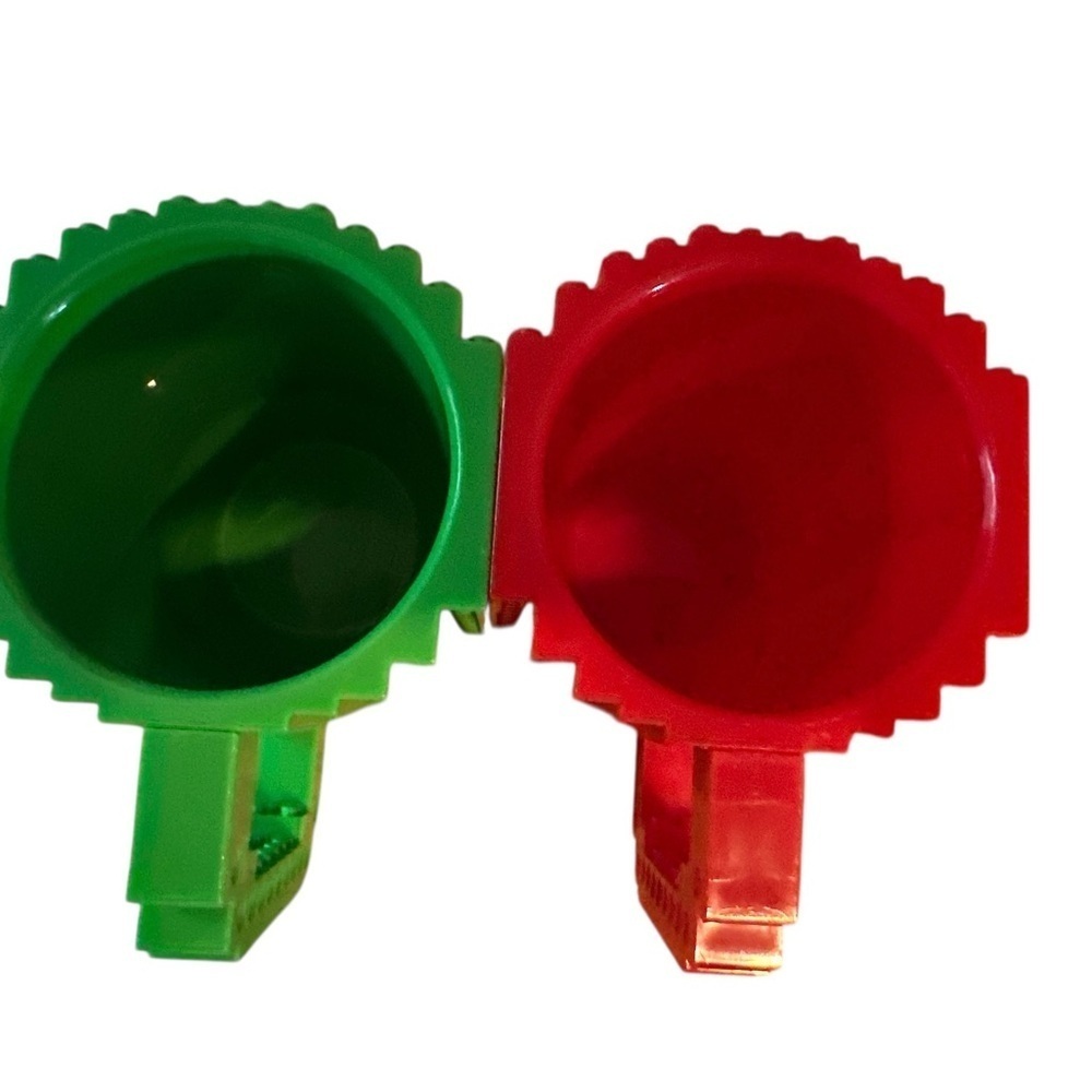 Set of 2 LEGO Build-On Red/Green Mugs 12oz BPA Free Plastic Building Blocks Cups - Picture 5 of 6